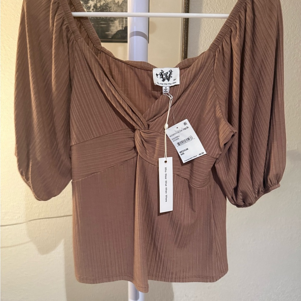 Chic Women’s Top in Acorn Brown